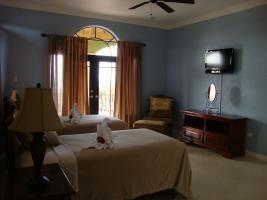 10 Bedroom Guesthouse - Montego Bay Cinnamon Hill ภายนอก รูปภาพ
